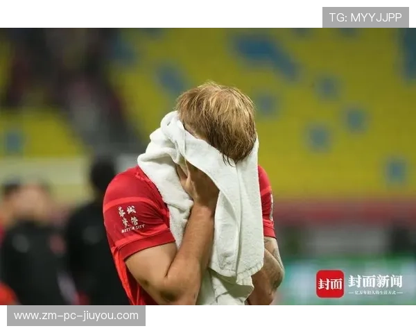 裁判尺度争议再起，关键判罚改写比赛结局惹怒球迷